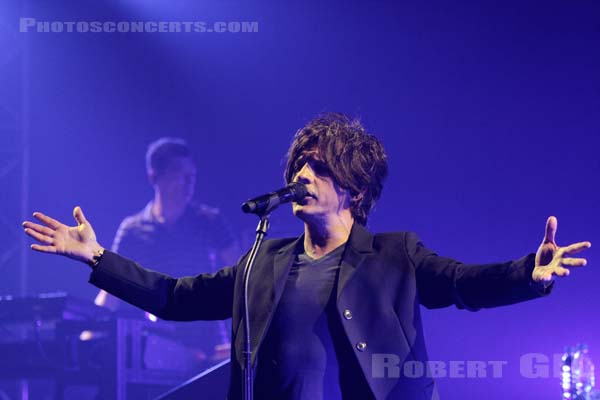 INDOCHINE - 2010-09-02 - PARIS - Radio France (Salle Olivier-Messiaen) - 